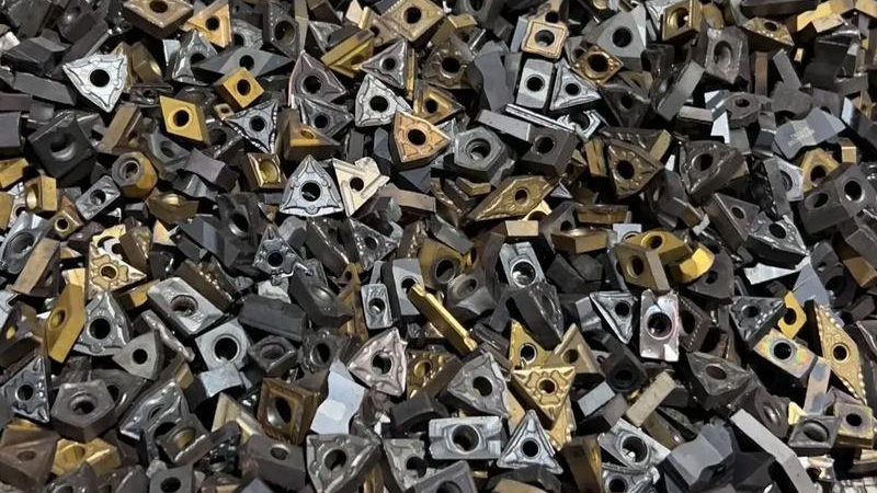 大量收购贵金属